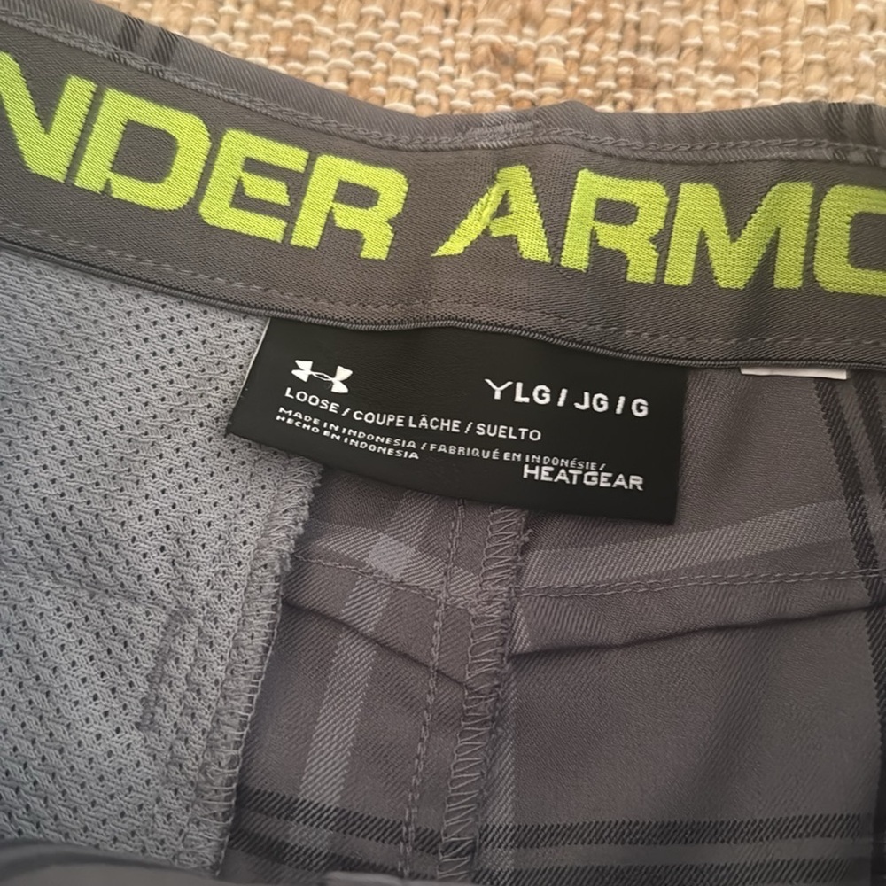 Under Armour Gray Plaid Flat Front Shorts Sz Youth Large - Picture 6 of 7